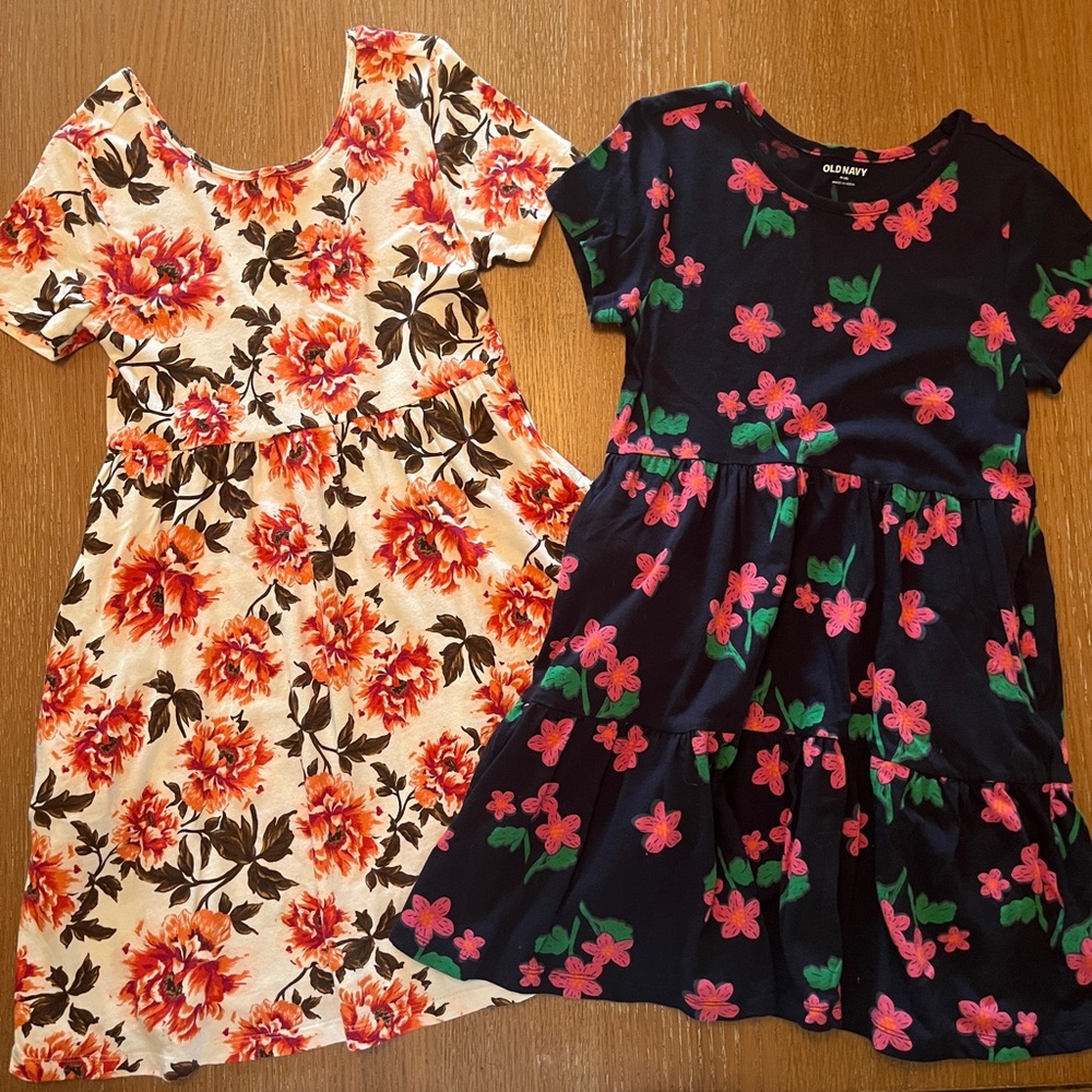 Size 8 Old Navy girls dresses 4 total.